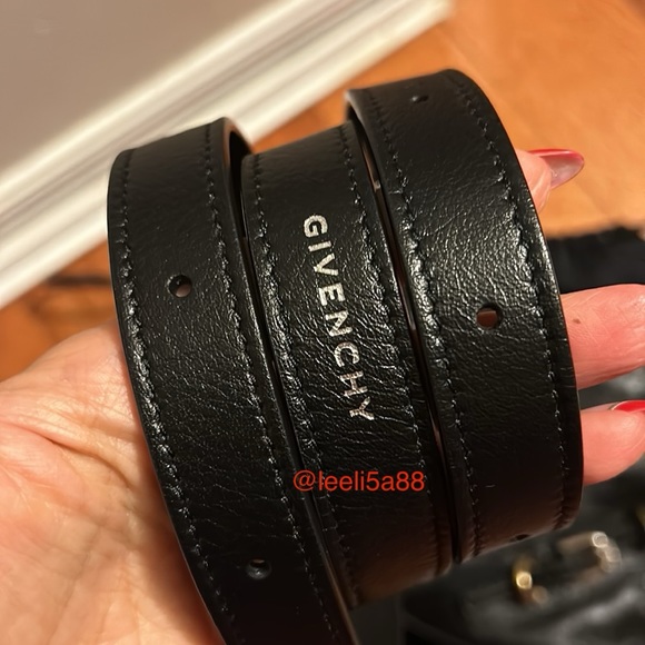 Givenchy Mini Voyou bag in leather - Picture 2 of 9